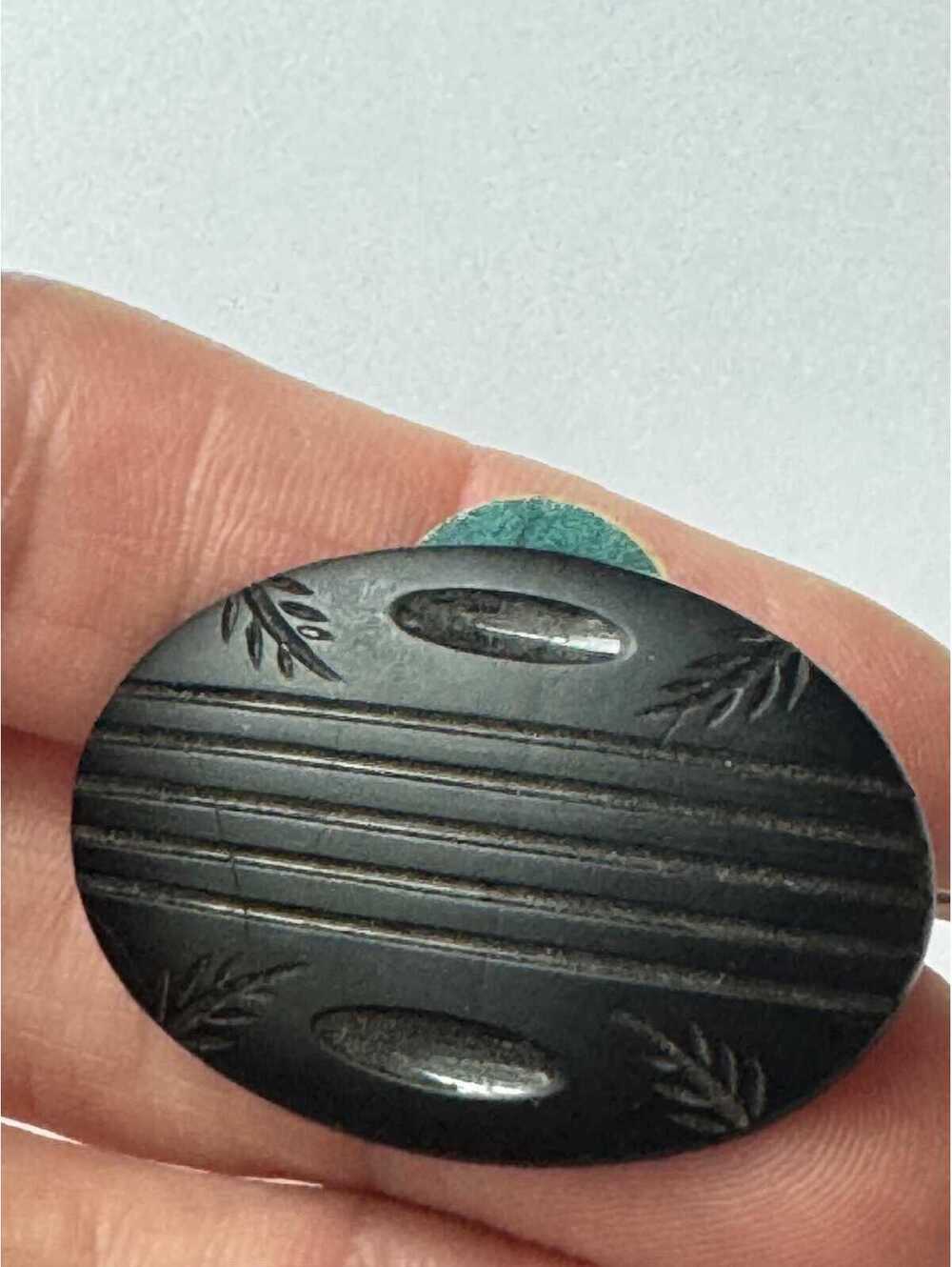 Black jet? Victorian etched mourning pin brooch